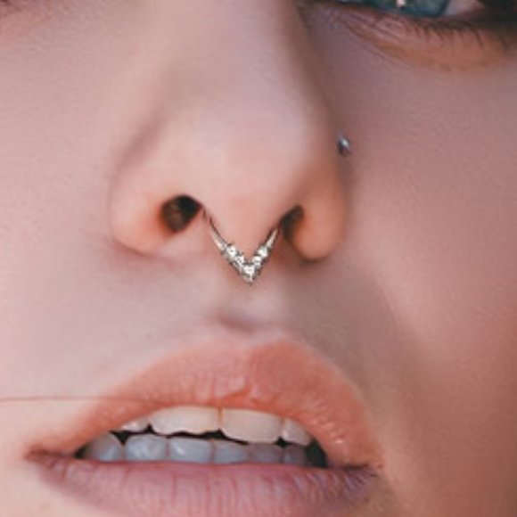 Endless Hoop Nose Ring or Cartilage Ring 18g 8mm - Picture 3 of 4